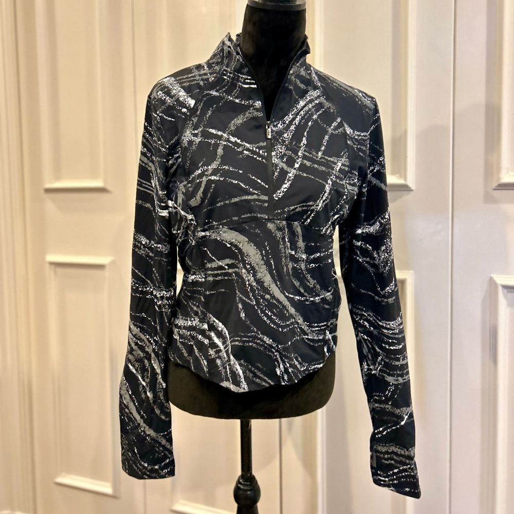 PINK Active Victoria's Secret Black and White Patterned Top